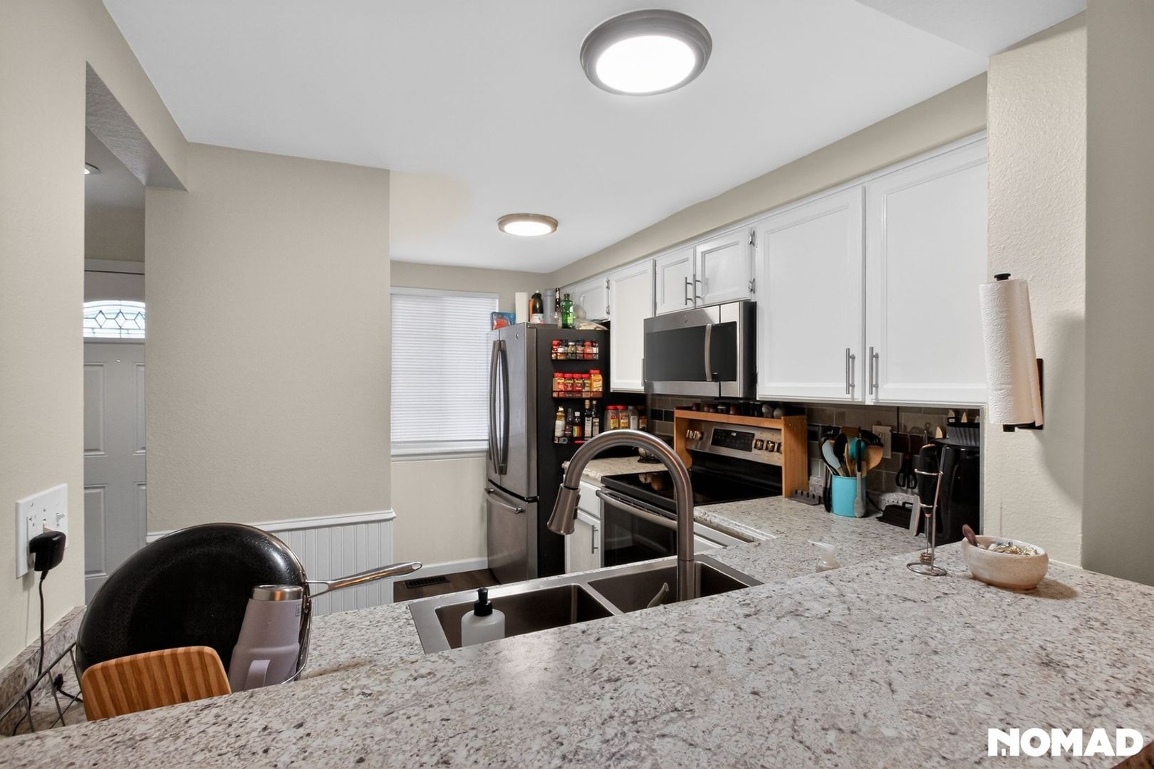 Building Photo - 4239 S Mobile Cir