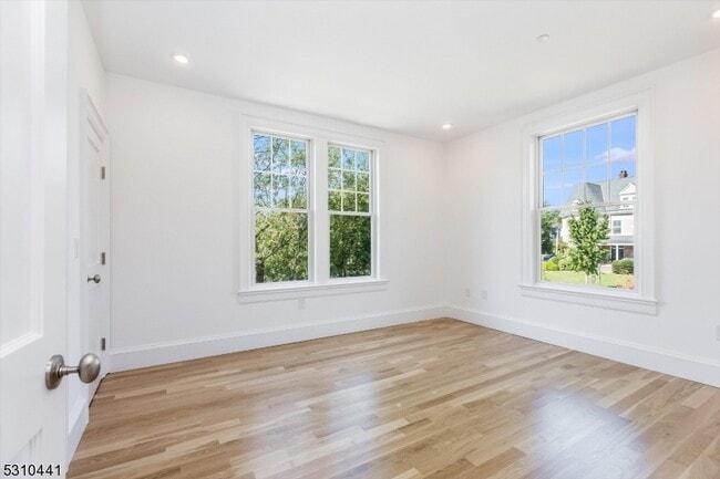 Building Photo - 63 Park St