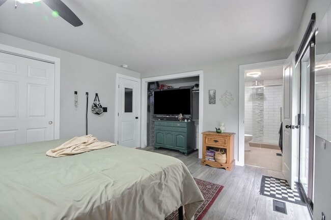Building Photo - Stunning Home in Lake Stevens