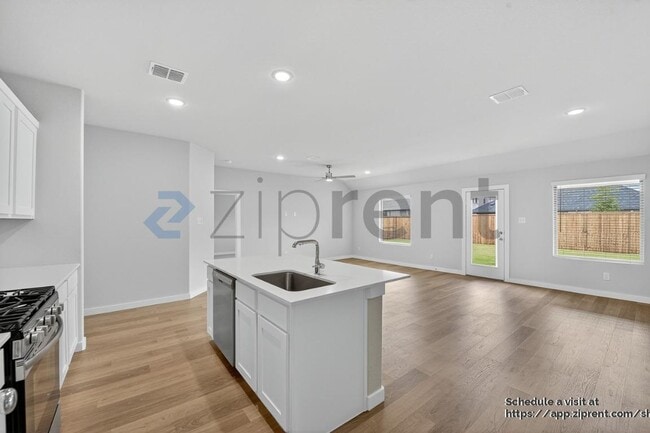 Building Photo - 1010 Rosemary Hl Dr