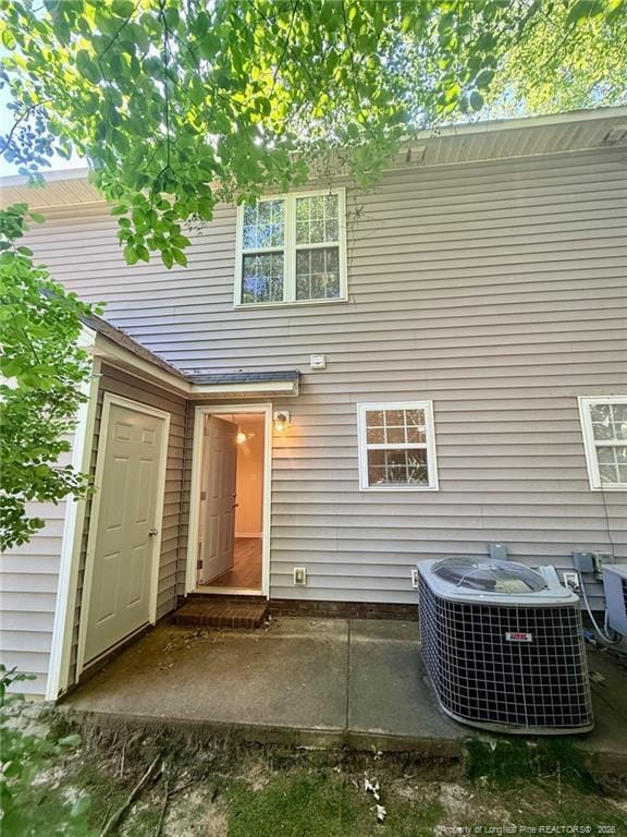 Building Photo - 3332 Kenmont Ln
