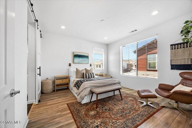 Building Photo - 215 Red Brick Dr