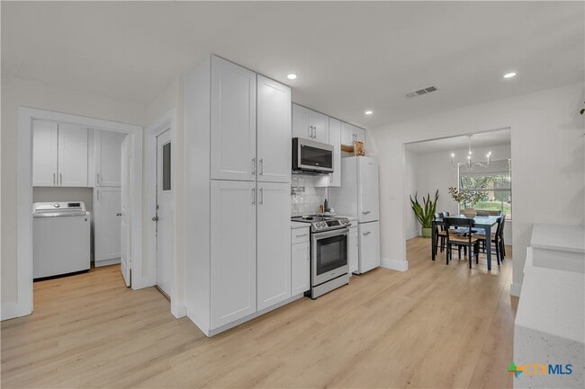 Building Photo - 513 Santa Clara Rd