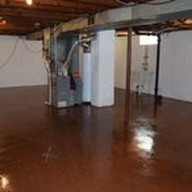 Building Photo - SPECTACULAR 3 BED/1 BATH IN LOVELY LINCOLN PARK! APPLY NOW!