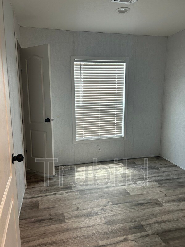 Building Photo - 96 Somerset Dr