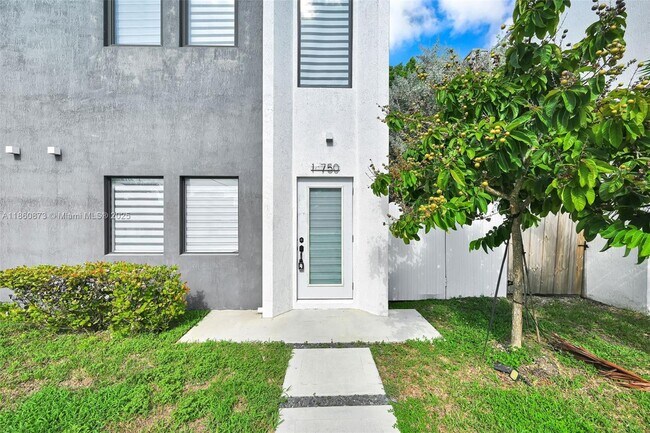 Building Photo - 18750 SW 117th Ave