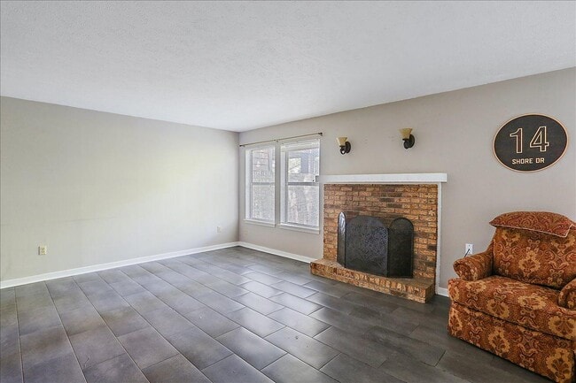 Building Photo - 14 Shore Dr