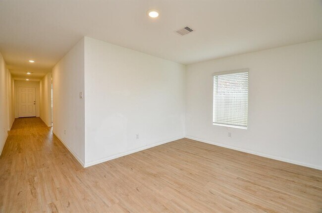 Building Photo - 27127 Breakaway Ln