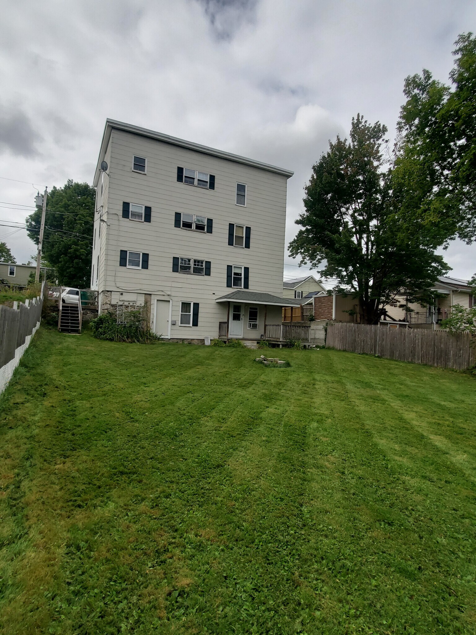 Building Photo - 215 Madison St