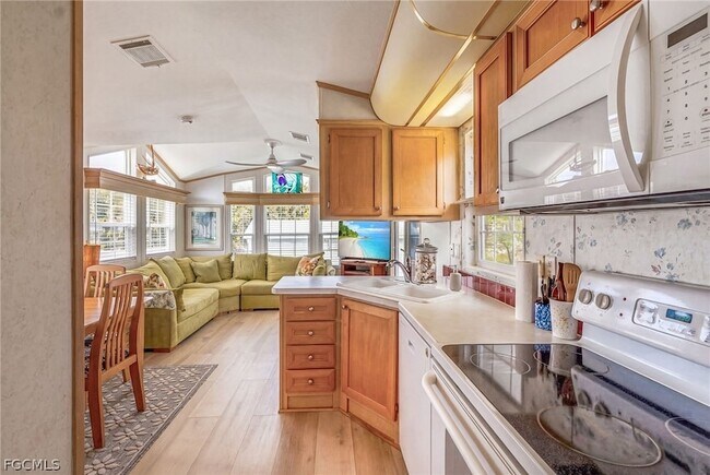 Building Photo - 7270 Pinehurst Rd