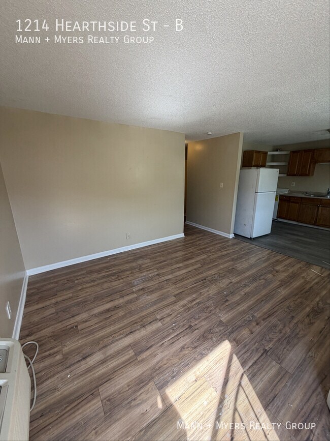 Building Photo - 1214 Hearthside St