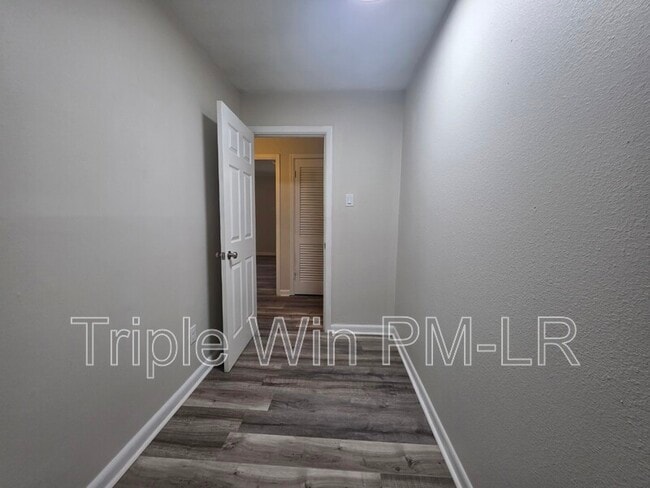 Building Photo - 608 W Martin St