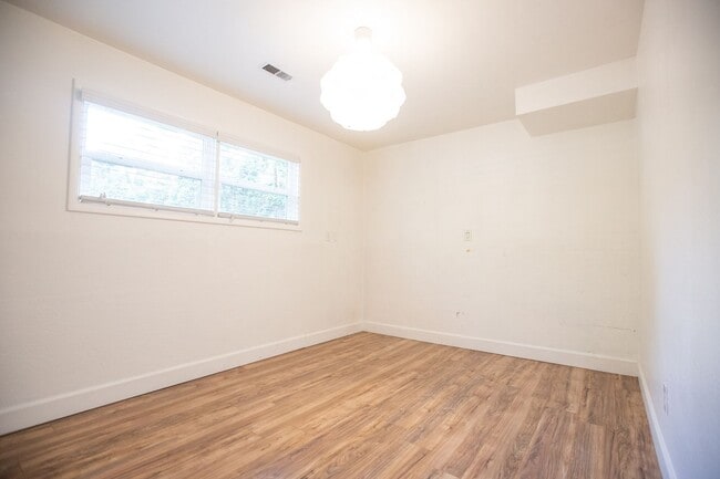 Building Photo - South Salem 4 Bedroom 2 Bath Home Available Mid June !!!