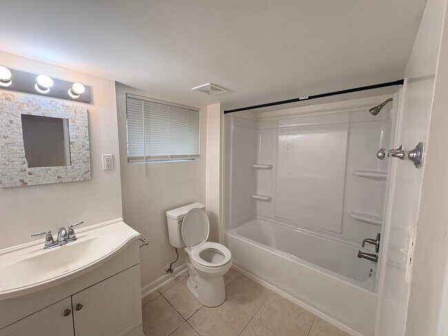 Building Photo - 212 Barbourville Dr