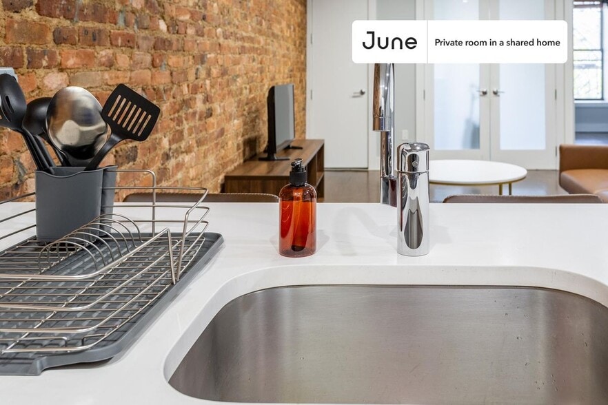 Building Photo - Room in Shared 4 bed/2 bath home