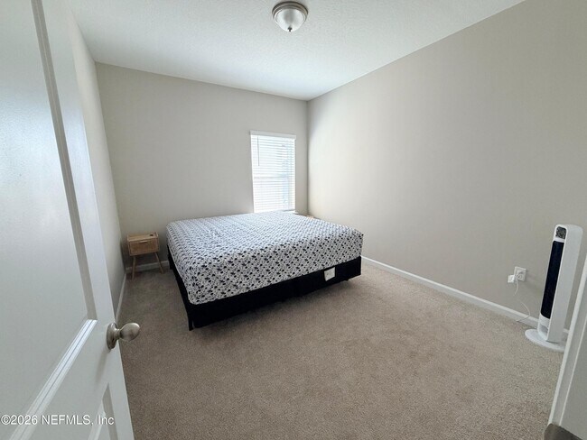 Building Photo - 70 Golden Fern Dr