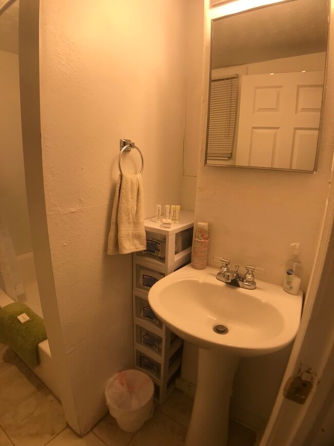 Building Photo - 1734 Olive St