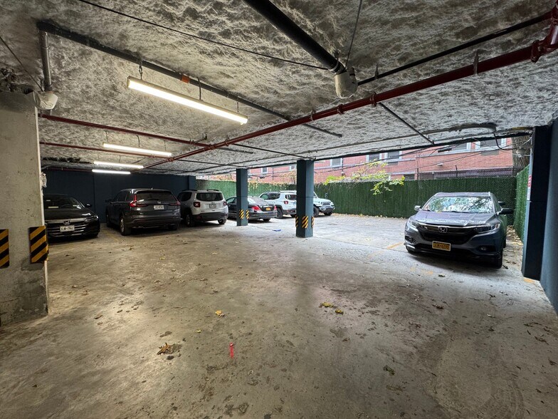 Building Photo - 150 Lenox Rd