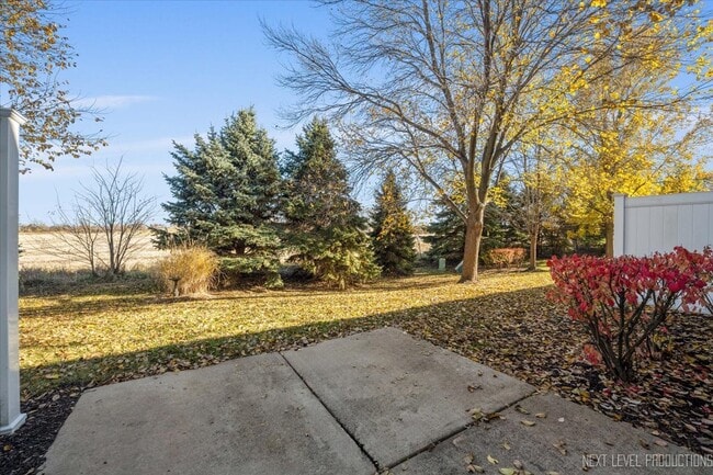 Building Photo - 450 Majestic Ln