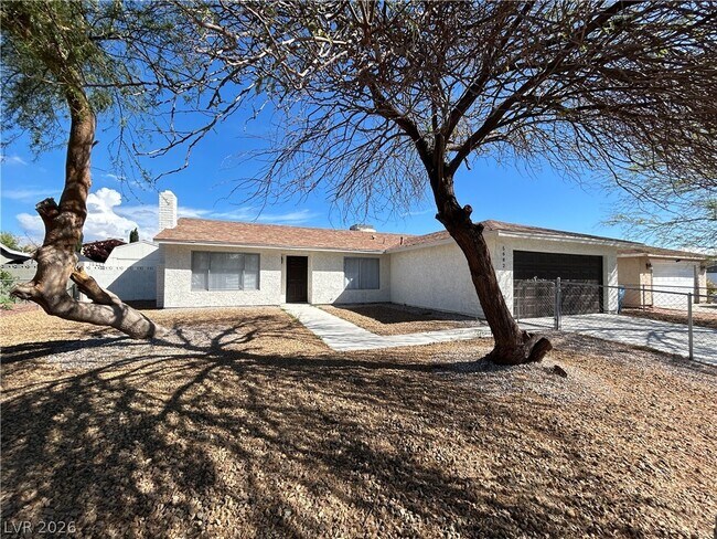 Building Photo - 5682 E Monroe Ave