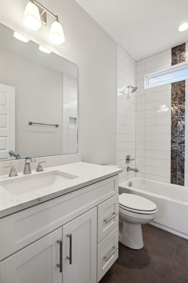 Building Photo - Grandeur in Germantown!
