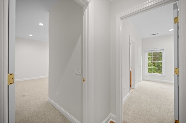 Building Photo - 27556 Paddock Trail Pl