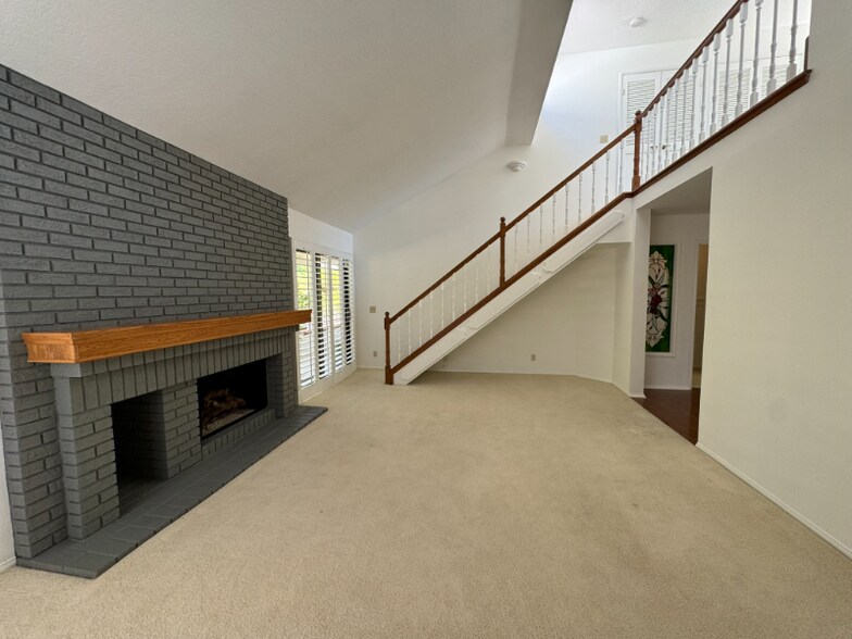 Building Photo - 28385 Borgona