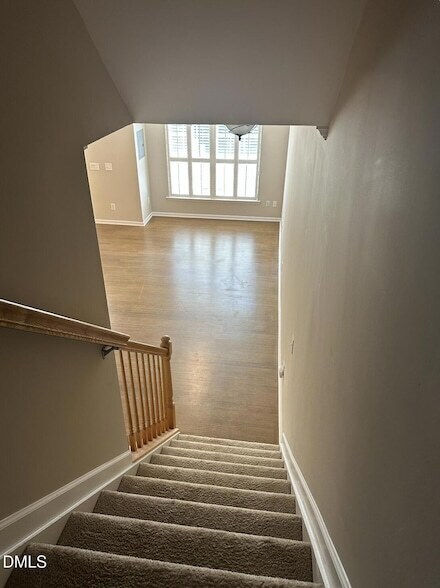 Building Photo - 2210 Valley Edge Dr