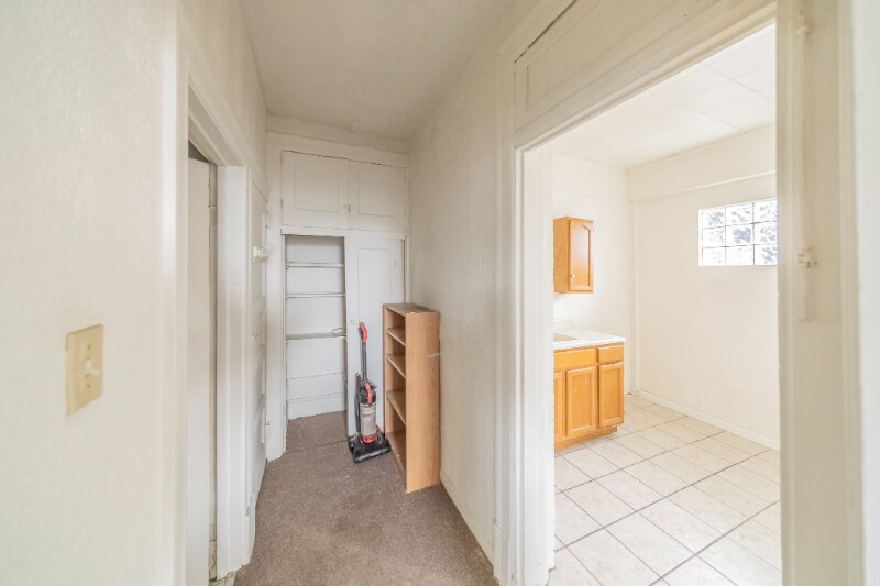 Building Photo - 1139 5th Ave