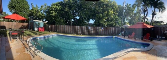 Building Photo - 3 bedroom in Miami FL 33167