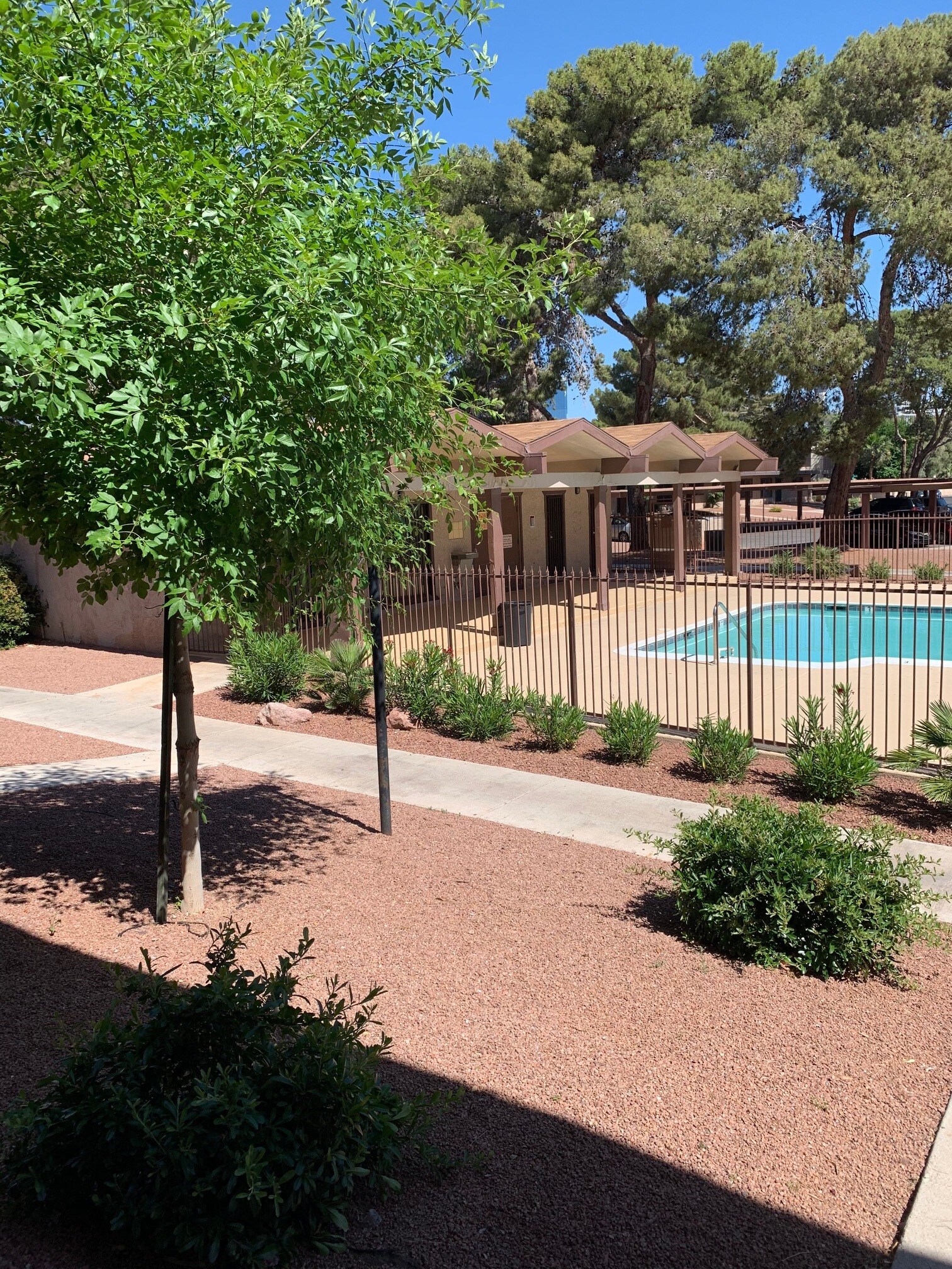 Building Photo - 565 S Royal Crest Cir