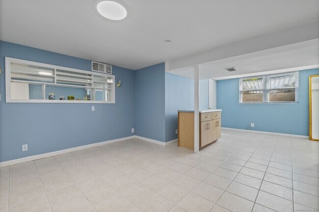 Building Photo - 67 Hicock Dr