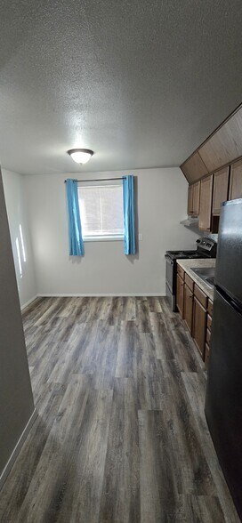 Kitchen - 522 5th St W