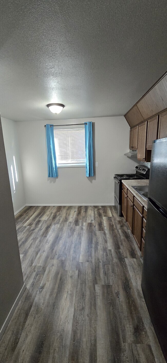 Kitchen - 522 5th St W