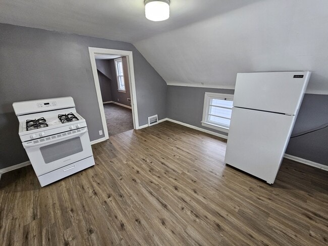 Building Photo - 3336 W 54th St