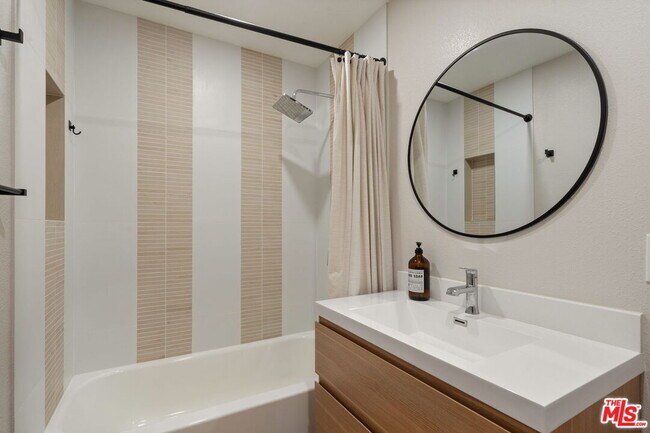 Building Photo - 14592 Belmar Cir