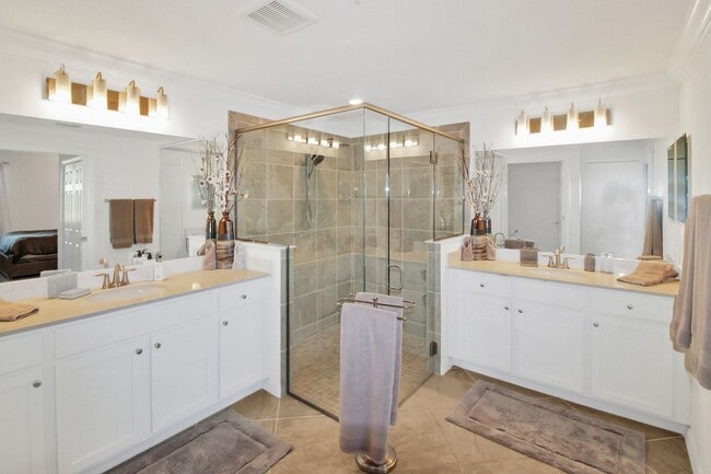 Building Photo - 10792 Tarflower Dr