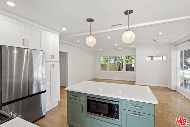 Building Photo - 11951 Bray St