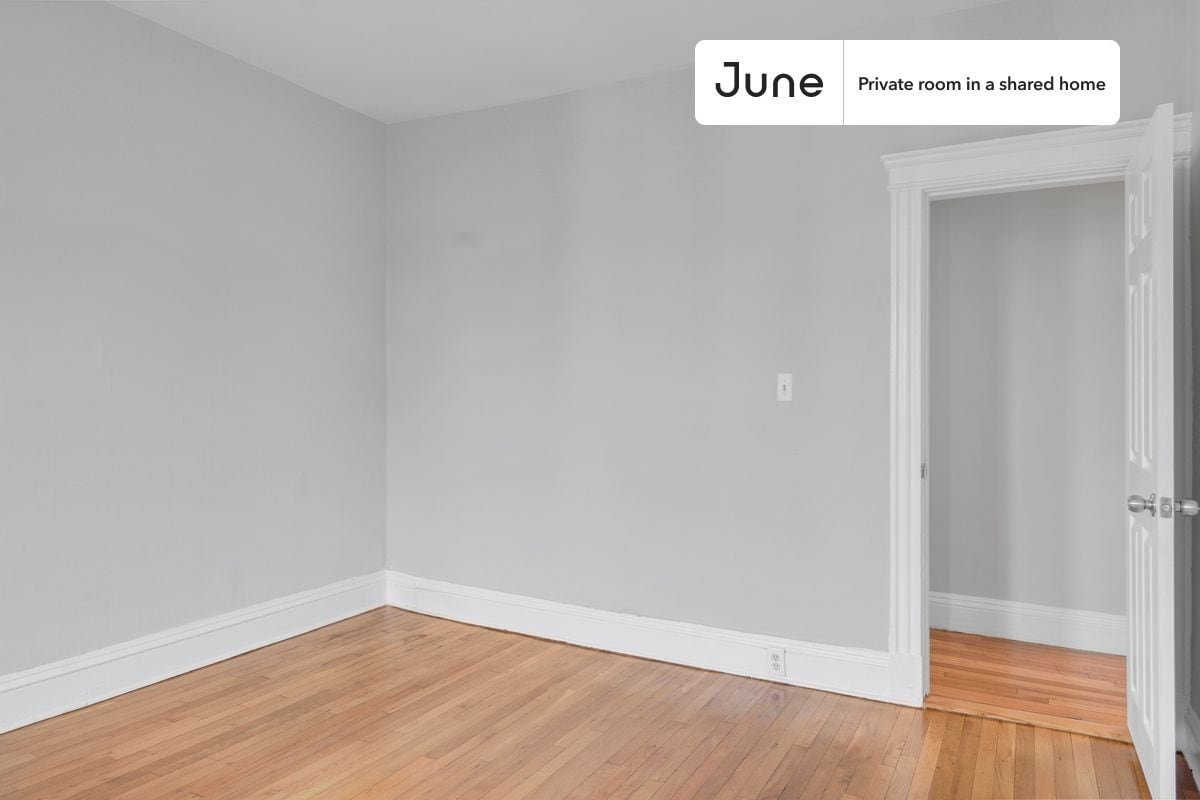Building Photo - Room in Shared 2 bed/1 bath home
