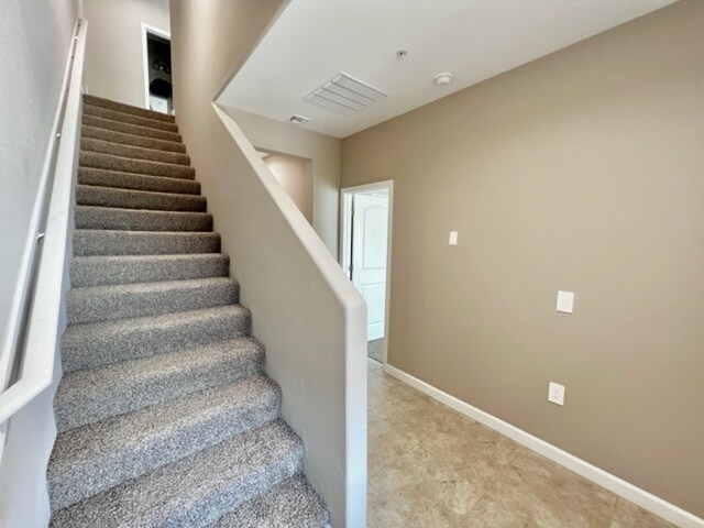 Building Photo - 1255 N Arizona Ave