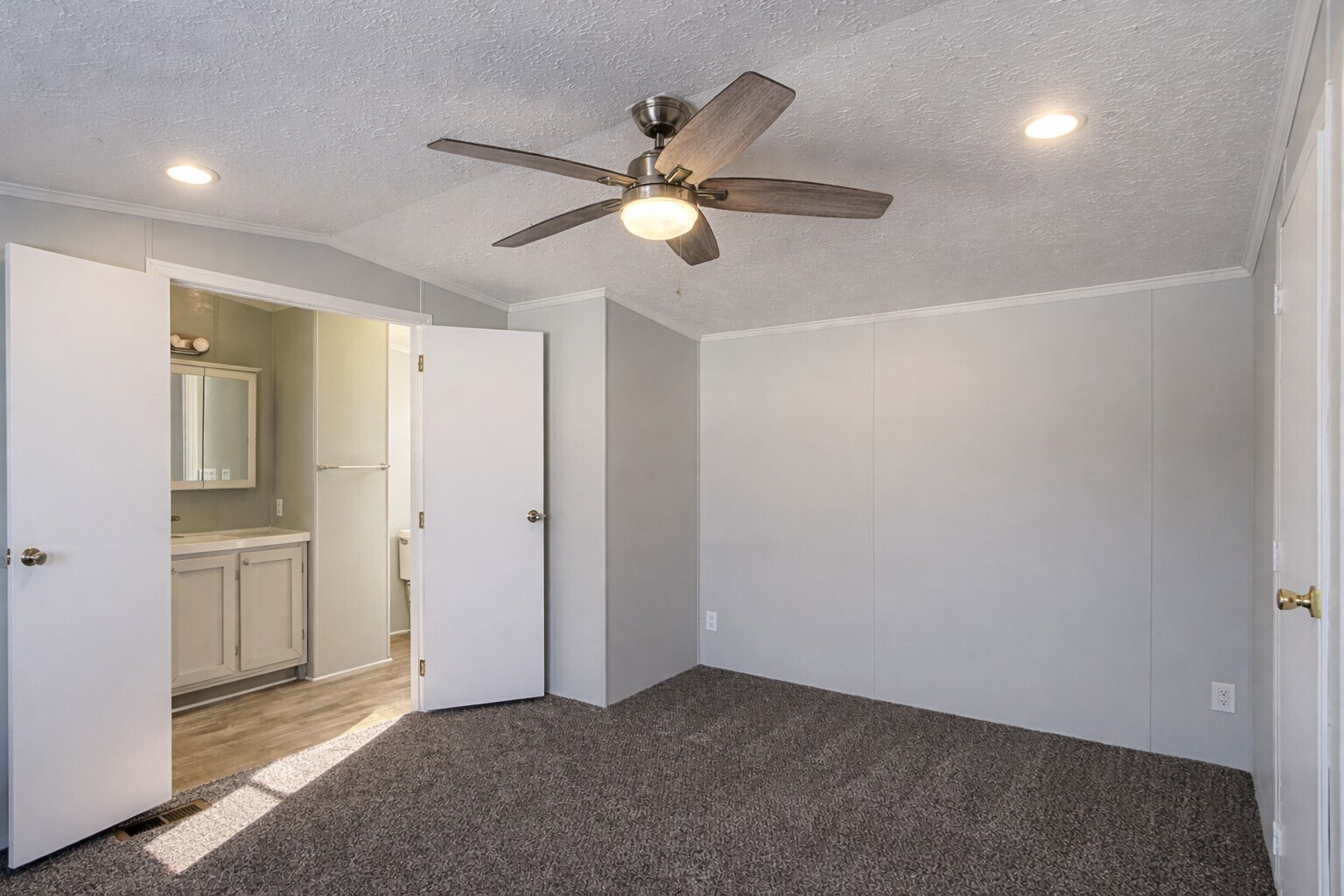 Building Photo - 52150 Lexington Ln