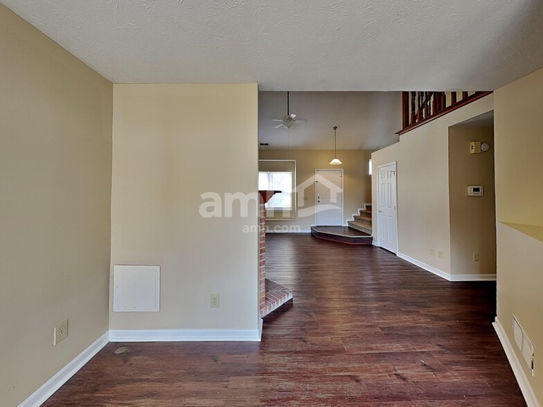 Building Photo - 9984 Waterside Dr