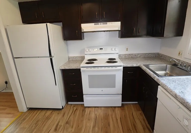 Building Photo - 3700 Malibu Dr