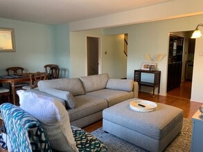 Building Photo - Haverford Circle renovated 3 Bedroom Townhome