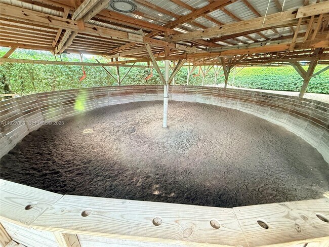 Building Photo - 5877 SW 123rd Ave