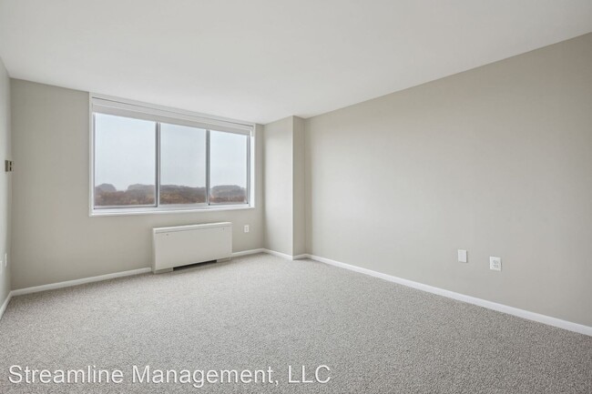Building Photo - 3 br, 2.5 bath House - 10401 Grosvenor Pl ...