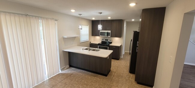 Building Photo - 405 Brewer Dr