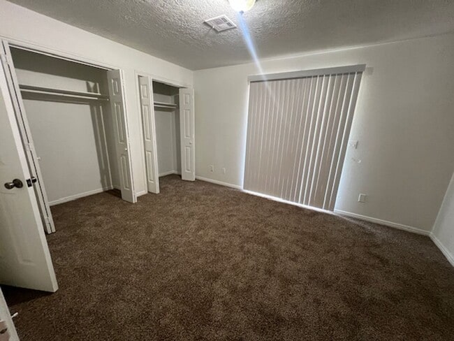 Building Photo - Cimaron Terrace Townhome