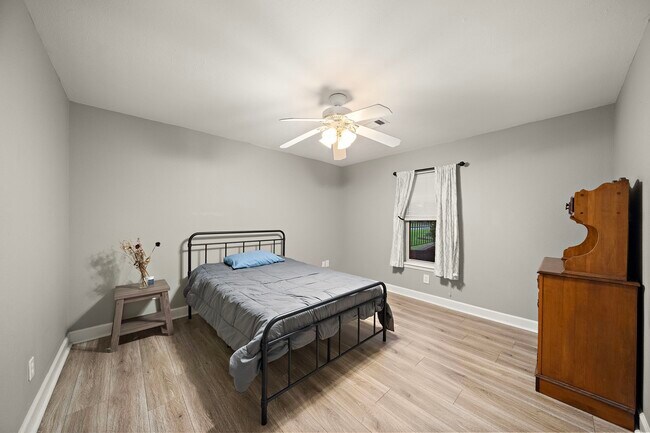 Building Photo - 10211 Cantertrot Dr
