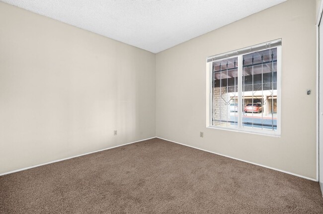 Building Photo - 510 W Cll Lago